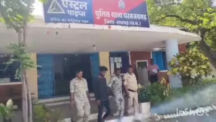 उदयपुर धरमजयगढ़: कोर्ट से फरार आरोपी को छेड़खानी के नए केस में धरमजयगढ़ पुलिस ने सटीक घेराबंदी कर हाथीगड़ा से किया गिरफ्तार