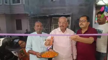 मधुबनी: मेयर सह भाजपा राष्ट्रीय परिषद सदस्य अरुण राय ने किशोरी लाल चौक गदियानी रोड स्थित ई-बाइक शोरूम का किया उद्घाटन