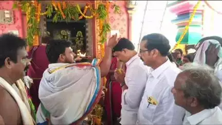 వలంక గ్రామంలో శ్రీ కోదండ రామాలయం విగ్రహ ప్రతిష్ఠ మహోత్సవ కార్యక్రమంలో పాల్గొన్న ఎమ్మెల్యే కృష్ణప్రసాద్