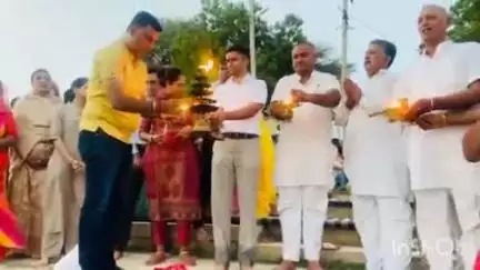 जैसलमेर: वंदे गंगा जल संरक्षण जन अभियान में जिला कलेक्टर व जिला प्रमुख ने गड़सीसर सरोवर की पूजा अर्चना की