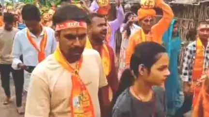 साहेबपुर कमाल: साहेबपुरकमाल में 9 दिवसीय महायज्ञ के लिए 108 कुमारी कन्याओं ने निकाली कलश शोभा यात्रा