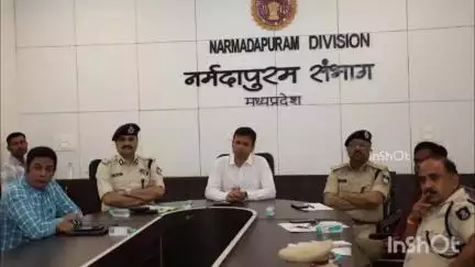 होशंगाबाद नगर: कमिश्नर कार्यालय में अपर मुख्य सचिव ने वीडियो कॉन्फ्रेंसिंग से कमिश्नर और कलेक्टर को दिए निर्देश