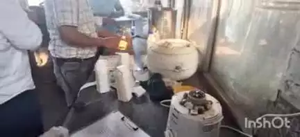 संभल: संभल में मेहंदी बिला फ्रूट रेस्टोरेंट पर छापा, एक्सपायरी ब्रेड मिली, खाद्य विभाग ने तंदूरी चिकन और ग्रेवी का लिया सैंपल