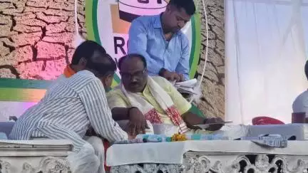 हरदा: विधायक ने केंद्रीय राज्य मंत्री को सौंपा पत्र, हरदा रेलवे स्टेशन पर बड़ी ट्रेनों के स्टॉपेज की मांग