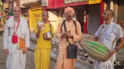 बल्ह: नेरचौक बाजार में विदेशी और नेपाली श्रद्धालुओं ने गीता व रामायण का प्रचार किया, युवाओं को बताया सनातन धर्म का महत्व