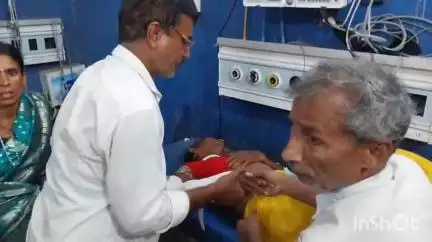 हिसुआ: मझवे गांव में बदमाशों ने एक बुजुर्ग महिला के साथ घर में घुसकर की मारपीट, इलाज के बाद नवादा किया गया रेफर