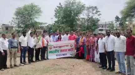 भंडारा: शक्तीनगर गार्डन खात रोड येथे भारतीय जनता पक्षाच्या वतीने जागतिक पर्यावरण दिन साजरा