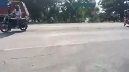 सिधौली: सिधौली के सिंहपुर के पास हाइवे पर रोडवेज बस में भिड़ने से बाल-बाल बचे