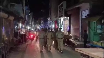 शाहबाद: बकरीद पर्व के मद्देनजर क्षेत्राधिकारी ने नगर के प्रमुख मार्गों पर पैदल मार्च कर सुरक्षा व्यवस्था का लिया जायजा