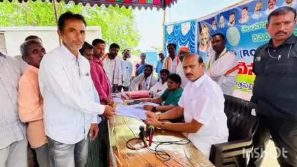 కరీంనగర్: గత ప్రభుత్వంలో ధరణితో ప్రజలు ఎన్నో ఇబ్బందులు పడ్డారు: ఎలగందల్‌లో సుడా ఛైర్మన్ కోమటిరెడ్డి నరేందర్ రెడ్డి