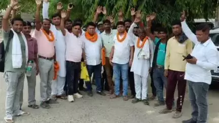 सोनबरसा: सोनवर्षा राज नगर पंचायत के वार्ड नं 8 में उपचुनाव के लिए नामांकन पर्चा दाखिल