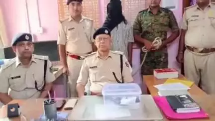 कोईलवर: कोईलवर रेलवे के पुराने पुल के समीप से एक व्यक्ति को देसी कट्टा और एक जिंदा कारतूस के साथ किया गया गिरफ्तार