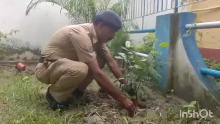 রাজারহাট: বিশ্ব পরিবেশ দিবস উপলক্ষে নিউ বারাকপুর থানার উদ্যোগে সচেতনতা পদযাত্রা এবং বৃক্ষরোপণ কর্মসূচি