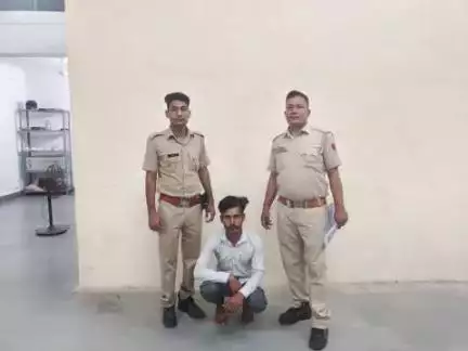 कोटा शहर पुलिस थाना नान्ता की टीम द्वारा अवैध तेज धारदार छुर्री के साथ एक अभियुक्त गिरफ्तार। 

।कोटा शहर पुलिस सदैव आपकी सेवा में तत्पर।