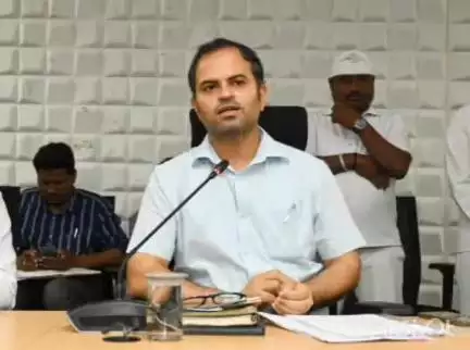 మహదేవ్​పూర్: వర్షాకాలంలో సంభవించే వరదల పట్ల జిల్లా యంత్రాంగం అప్రమత్తంగా ఉండాలి: జిల్లా కలెక్టర్ రాహుల్ శర్మ