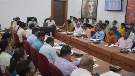 सिवनी: कलेक्टर कार्यालय में समय सीमा की बैठक का हुआ आयोजन, कलेक्टर ने की अध्यक्षता