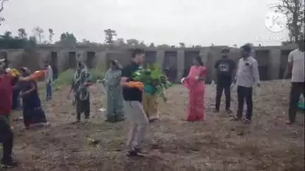 विश्व पर्यावरण दिवस पर खैरागढ़ के आमनेर नदी में सफाई अभियान, कलेक्टर, जनप्रतिनिधियों व अन्य लोगों ने मिलकर हटाई जलकुंभी