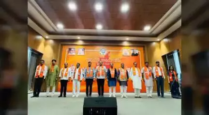 વઢવાણ: કેન્દ્ સરકારના 11 વર્ષ પૂર્ણ થતા વિવિધ કાર્યક્રમો અંગે નમો કમલમ કાર્યાલય ખાતે કાર્યશાળા ધારાસભ્યો આગેવાનો સાથે બેઠક મળી