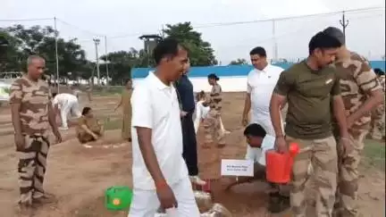 हज़ारीबाग: पर्यावरण दिवस पर सीआईएसएफ जवानों ने किया पौधारोपण, कमांडेंट दीपक कुमार ने संभाली कमान