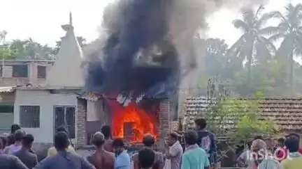 राजमहल: जामनगर गांव में किराना दुकान में शॉर्ट सर्किट से लगी आग, दुकानदार झुलसा