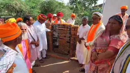 झौथरी: प्रभारी मंत्री बाबूलाल खराड़ी का दौरा, बेड़सा श्री गोविंद गुरु आश्रम में 50 लाख के सामुदायिक भवन की रखी गई आधारशिला