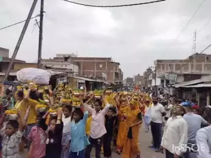 गोरमी: गोरमी के टेकरी हनुमानजी मंदिर से निकाली गई कलश यात्रा, जगह-जगह हुआ स्वागत