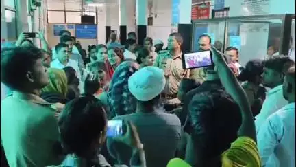 सोरांव: फाफामऊ स्थित अस्पताल में मरीज की मौत के बाद परिजनों ने किया हंगामा, मौके पर पहुंची पुलिस