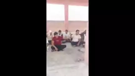 मंझनपुर: सैनी इलाके की विवादित मौत में पोस्टमार्टम में हुई देरी, टेंवा पीएम हाउस में ब्राह्मण समाज के लोगों ने किया प्रदर्शन