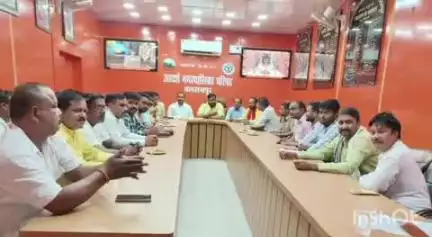 बलरामपुर: बकरीद के त्यौहार को देखते हुए नगर पालिका सभागार में व्यवस्था को लेकर की गई बैठक