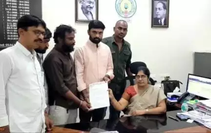 కర్నూలు: వాల్మీకి భవనం నిర్మించండి :  భారతీయ వాల్మీకి సేన జిల్లా అధ్యక్షుడు రామాంజనేయులు డిమాండ్