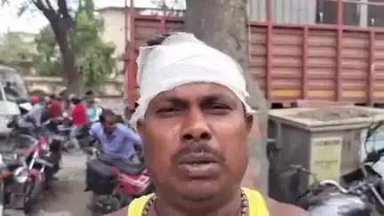 महुआ: महुआ थाना क्षेत्र के लक्ष्मी नारायणपुर में आपसी विवाद, दरवाजे पर चढ़कर गाली-गलौज व मारपीट का आरोप