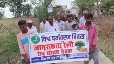 चिखली: उदड़िया में पर्यावरण बचाने के लिए निकाली गई रैली, पौधे लगाने का लिया संकल्प