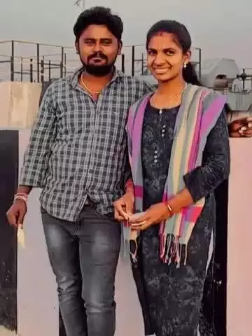 పెద్దపల్లి: సుల్తానాబాద్ మండలంలోని సుగ్గులాంపల్లి వద్ద లారీ బైక్ ఢీకొని ఇద్దరు భార్యాభర్తలు అక్కడికక్కడే మృతి