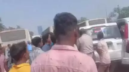 रायगढ़: छह सूत्रीय मांगों को लेकर ग्रामीणों ने जेएसडब्ल्यू प्लांट के सामने किया उग्र प्रदर्शन