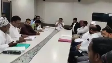 हवेली: पिंपरी चिंचवड शहरातील मस्जिदींवर कारवाई सदर्भात पालिक शहर अभियंता समवेत मुस्लिम नेत्यांची बैठक पिंपरी येथे संपन्न