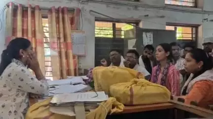 बनखेड़ी: सीमांकन में महिला पटवारी से गाली-गलौज, कृषक ने की धक्का-मुक्की, FIR की मांग को लेकर पटवारियों ने तहसीलदार को सौंपा ज्ञापन
