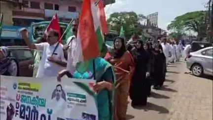 ഹൊസ്ദുർഗ്: യു.ഡി.എഫിന്റെ നേതൃത്വത്തിൽ കാഞ്ഞങ്ങാട് നഗരസഭ പഴയ ബസ് സ്റ്റാന്റിലേക്ക് ജനകീയ മാർച്ച് നടത്തി