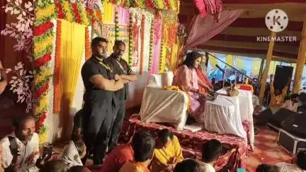 चेनारी: अनिरुद्ध आचार्य महाराज जी ने बहन बेटियों से कहा- झूठे प्रेम में पड़कर अपना चरित्र व जीवन बर्बाद ना करें