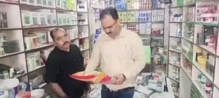 मुगलसराय: जिले के विभिन्न क्षेत्रों में बीज की 45 दुकानों पर अधिकारियों ने की छापेमारी, जांचकर 36 दुकानों का लिया नमूना