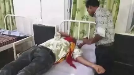भांडेर: सरसई बाईपास रोड पर बाइक गिरने से 2 लोग घायल, भांडेर अस्पताल में हुआ उपचार