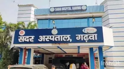 गढ़वा: सड़क किनारे खड़े ऑटो में बाइक सवार ने मारी टक्कर, दो महिलाओं सहित तीन घायल