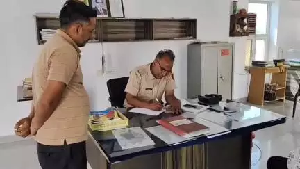 राजगढ़: सादुलपुर के वार्ड-32 में कार बैक करते समय चपेट में आने से एक मासूम हुआ गंभीर घायल, 4 अन्य बच्चों को लगी चोट