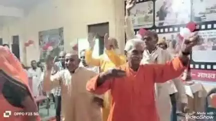 खबर औरैया से पूर्व पुलिस अधीक्षक रही चारू निगम का आनेपुर स्थित वृद्ध आश्रम में मनाया गया जन्म दिवस काटा गया केक