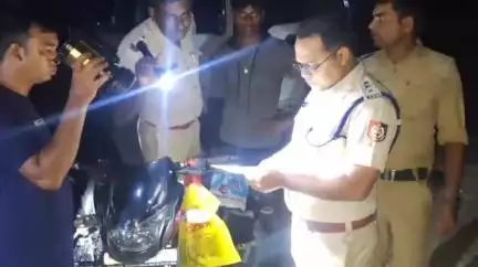 ভগবানগোলা ২: সীমান্তে রাতের অন্ধকারে কড়া নাকা চেকিং, নিরাপত্তা জোরদার করতে তৎপর প্রশাসন