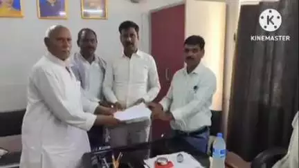 चैनपुर: प्रखंड प्रमुख गायत्री देवी के खिलाफ 21 पंचायत समिति सदस्यों ने लाया अविश्वास प्रस्ताव
