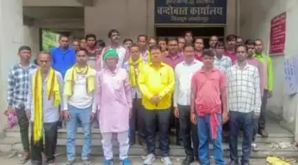 बोराम: सड़क निर्माण पूरा होने के 7 साल बाद भी मुआवजा नहीं, पार्षद प्रतिनिधि के साथ भू-अर्जन पदाधिकारी से मिले रैयत