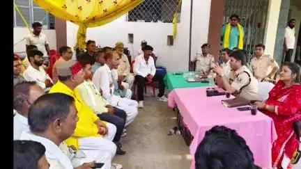 अकबरपुर: बकरीद पर्व को लेकर अकबरपुर थाना परिसर में शांति समिति की हुई बैठक