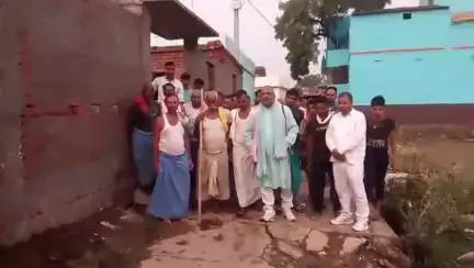 जगदीशपुर: बदलो बिहार की सरकार, चलो गांव की ओर कार्यक्रम की शुरुआत भोराही टोला से जगदीशपुर के पूर्व विधायक भाई दिनेश ने की