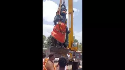 మిడుతూరులో అంగరంగ వైభవంగా 40 అడుగుల ఏకశిలా శ్రీ అభయాంజనేయ స్వామి విగ్రహ ప్రతిష్ట కార్యక్రమం