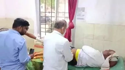 हैदरगढ़: पितवाखेर के पास अनियंत्रित होकर बाइक सवार सड़क पर गिरकर चोटिल, अस्पताल में कराया गया भर्ती